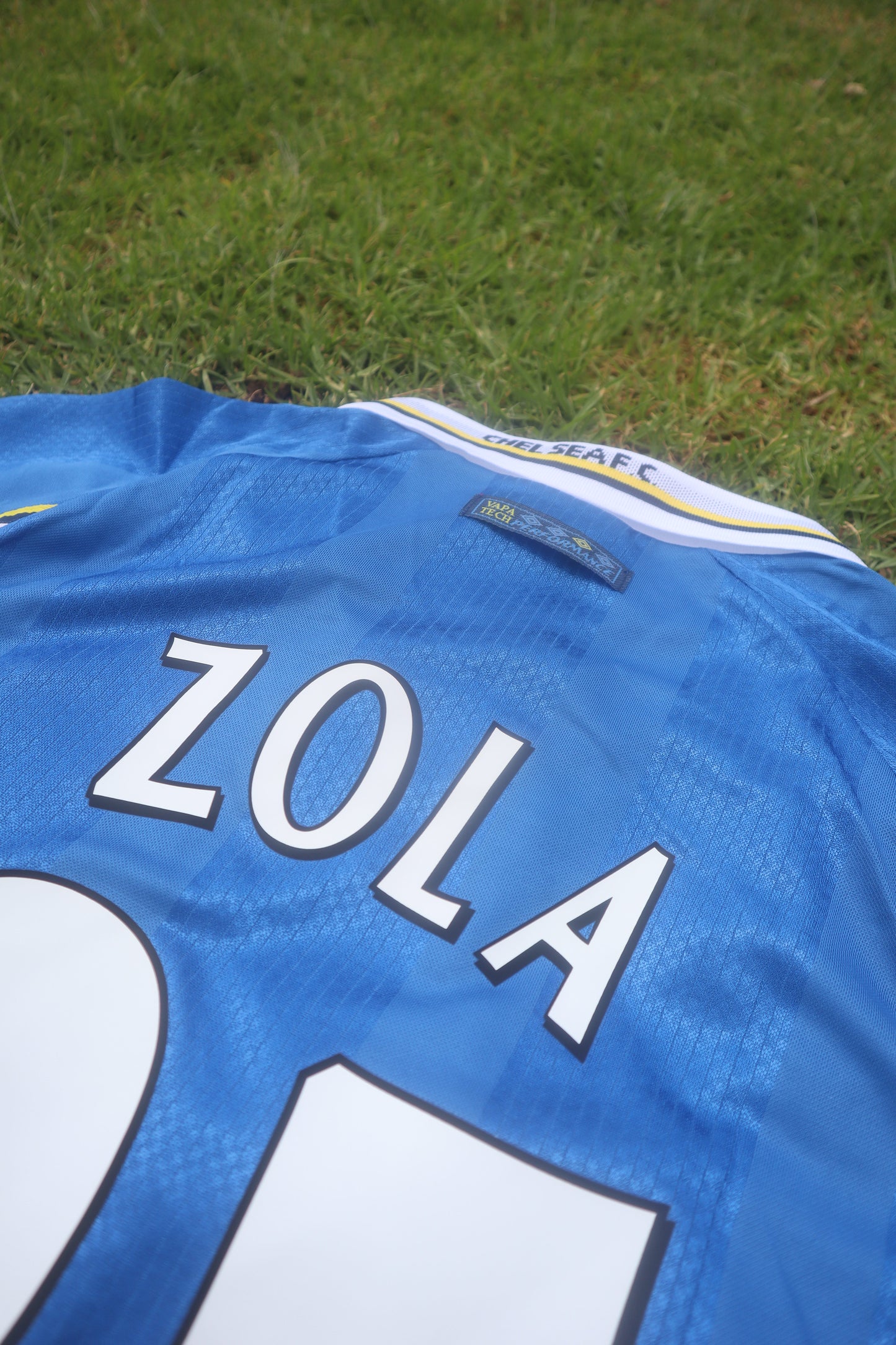 Chelsea FC 97/99 Home Jersey (Umbro) - ZOLA 25