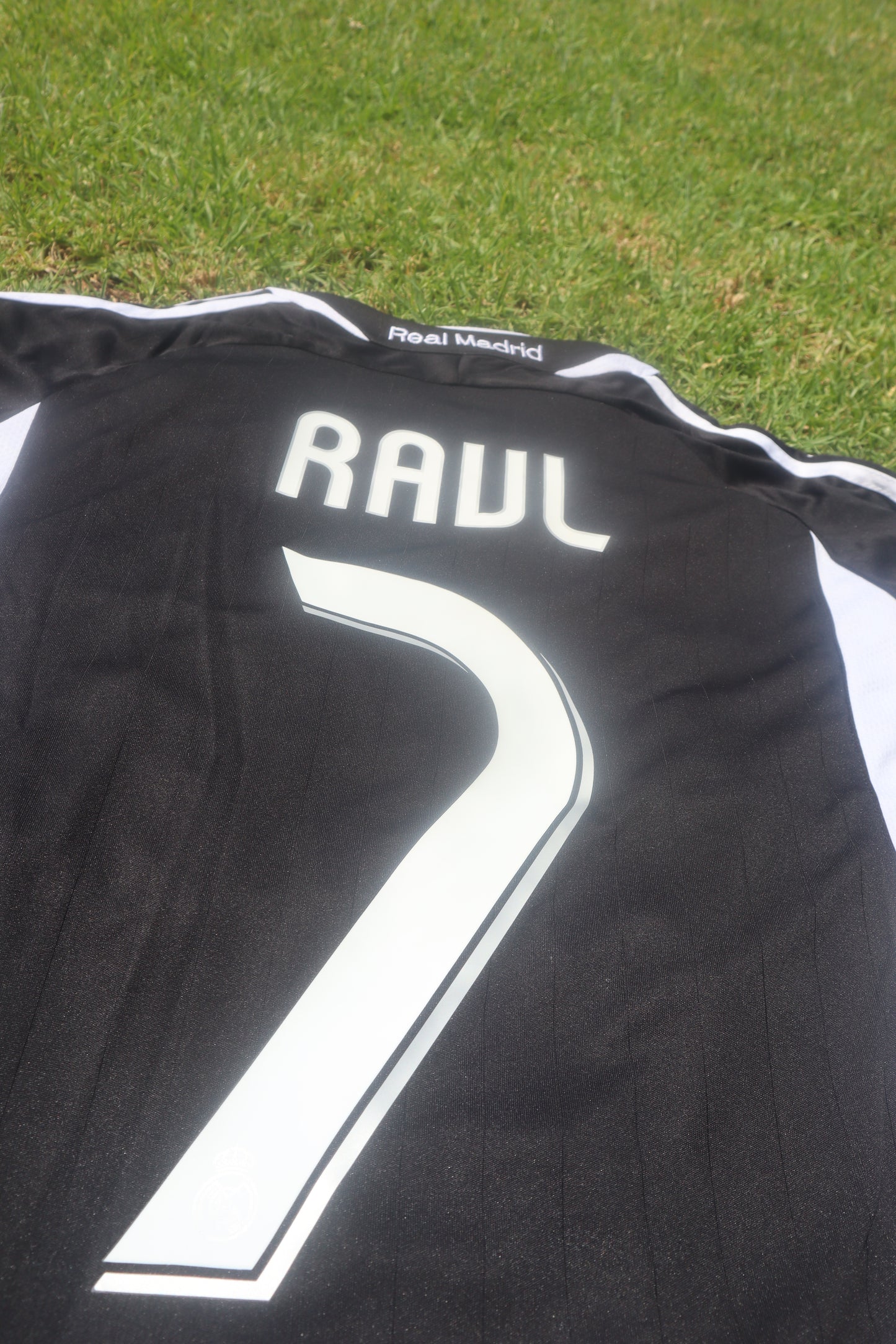 Real Madrid 06/07 Away Jersey (Adidas) - RAUL 7