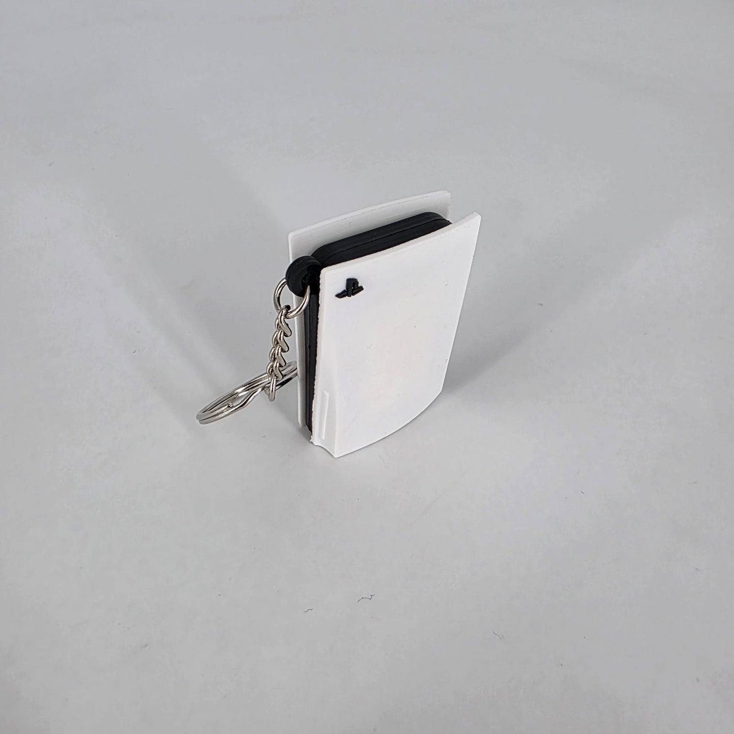 Romela Keychain PS5 Console White – Silicone