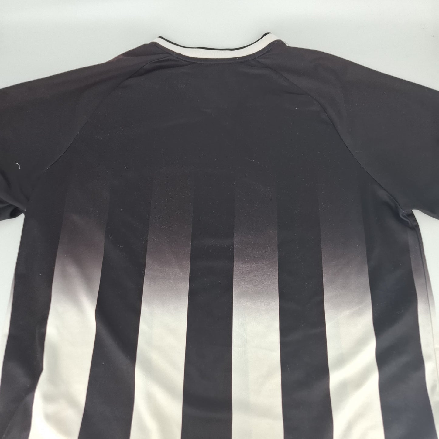 Umbro Sports Jersey - Black and White (M)