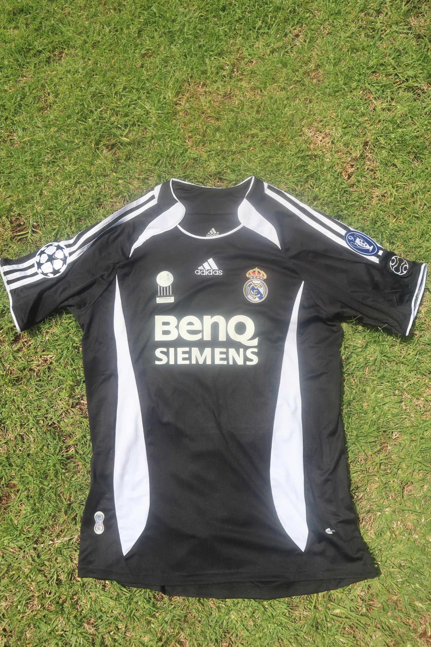 Real Madrid 06/07 Away Jersey (Adidas) - RAUL 7
