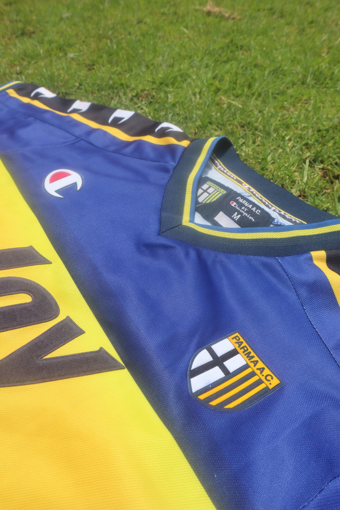 Parma AC 01/02 Home Jersey (Champion) - NAKATA 10