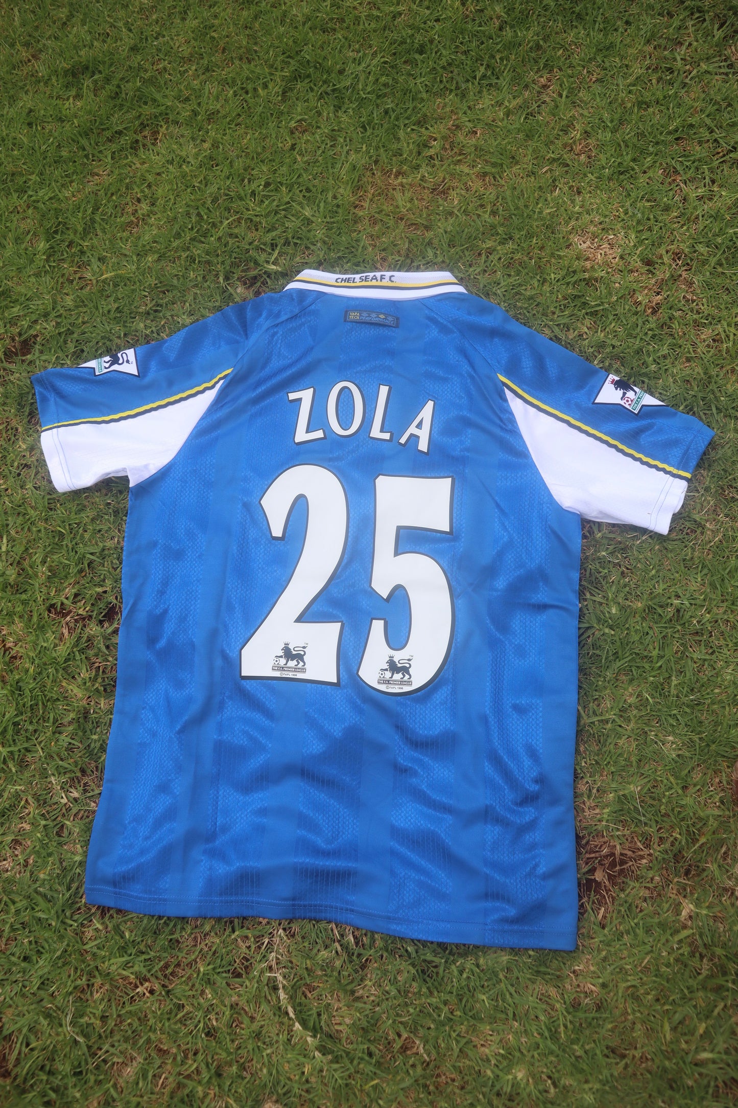 Chelsea FC 97/99 Home Jersey (Umbro) - ZOLA 25