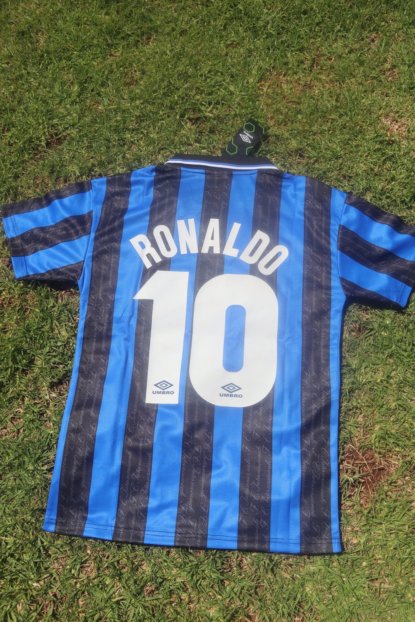 Inter Milan 97/98 Home Jersey (Umbro) - RONALDO 10