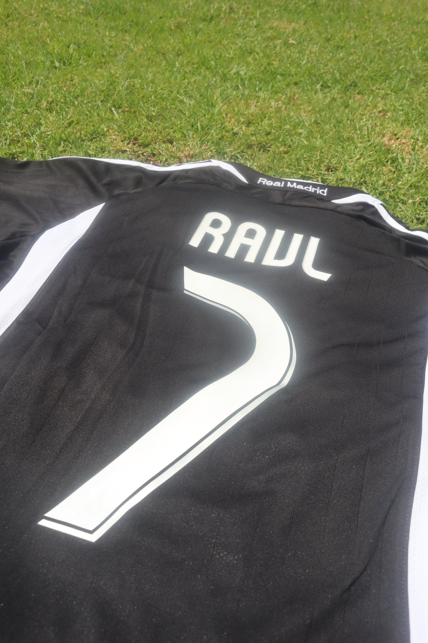 Real Madrid 06/07 Away Jersey (Adidas) - RAUL 7