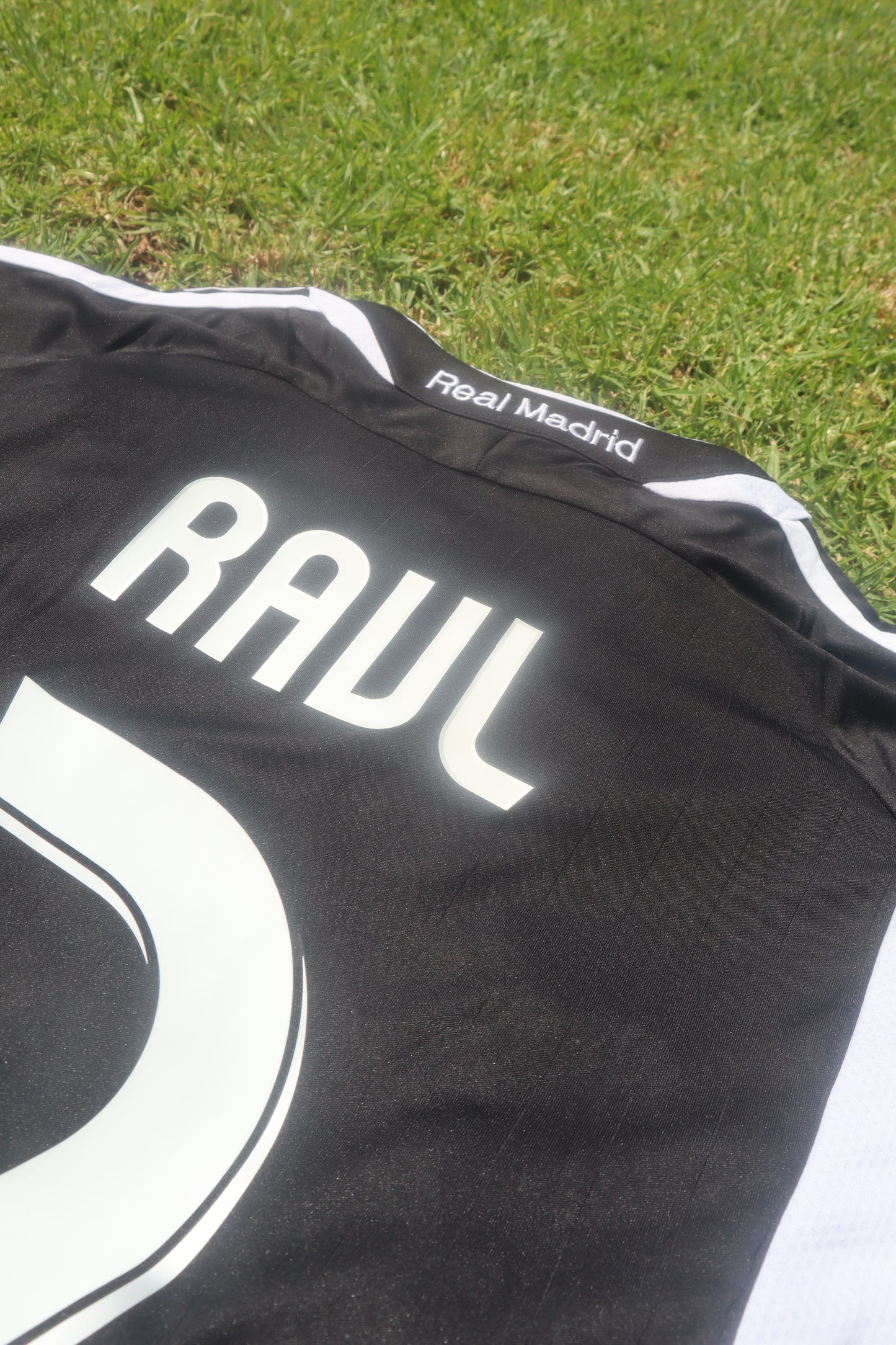 Real Madrid 06/07 Away Jersey (Adidas) - RAUL 7