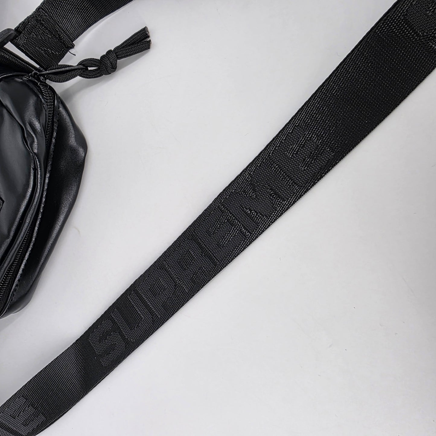 Supreme Leather Shoulder Bag - Black