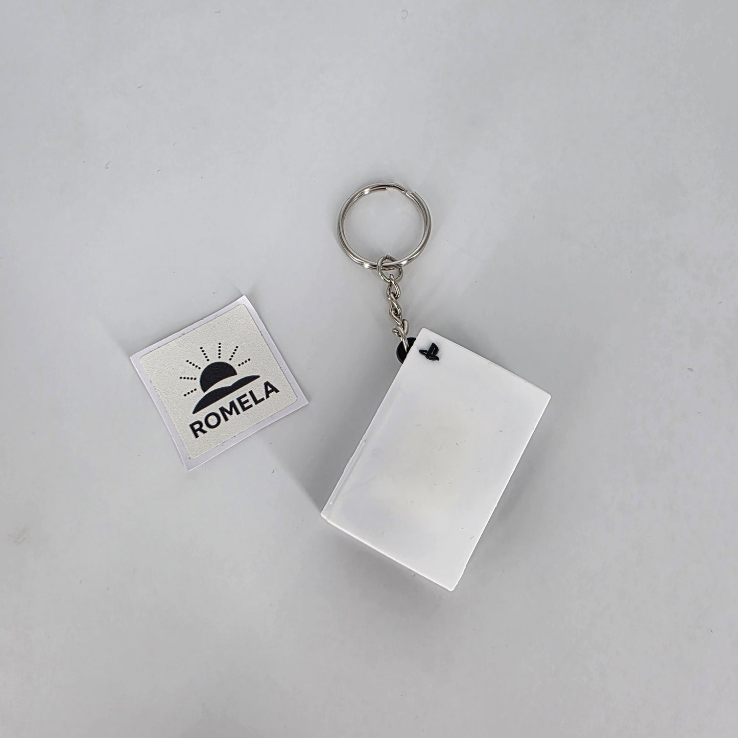 Romela Keychain PS5 Console White – Silicone