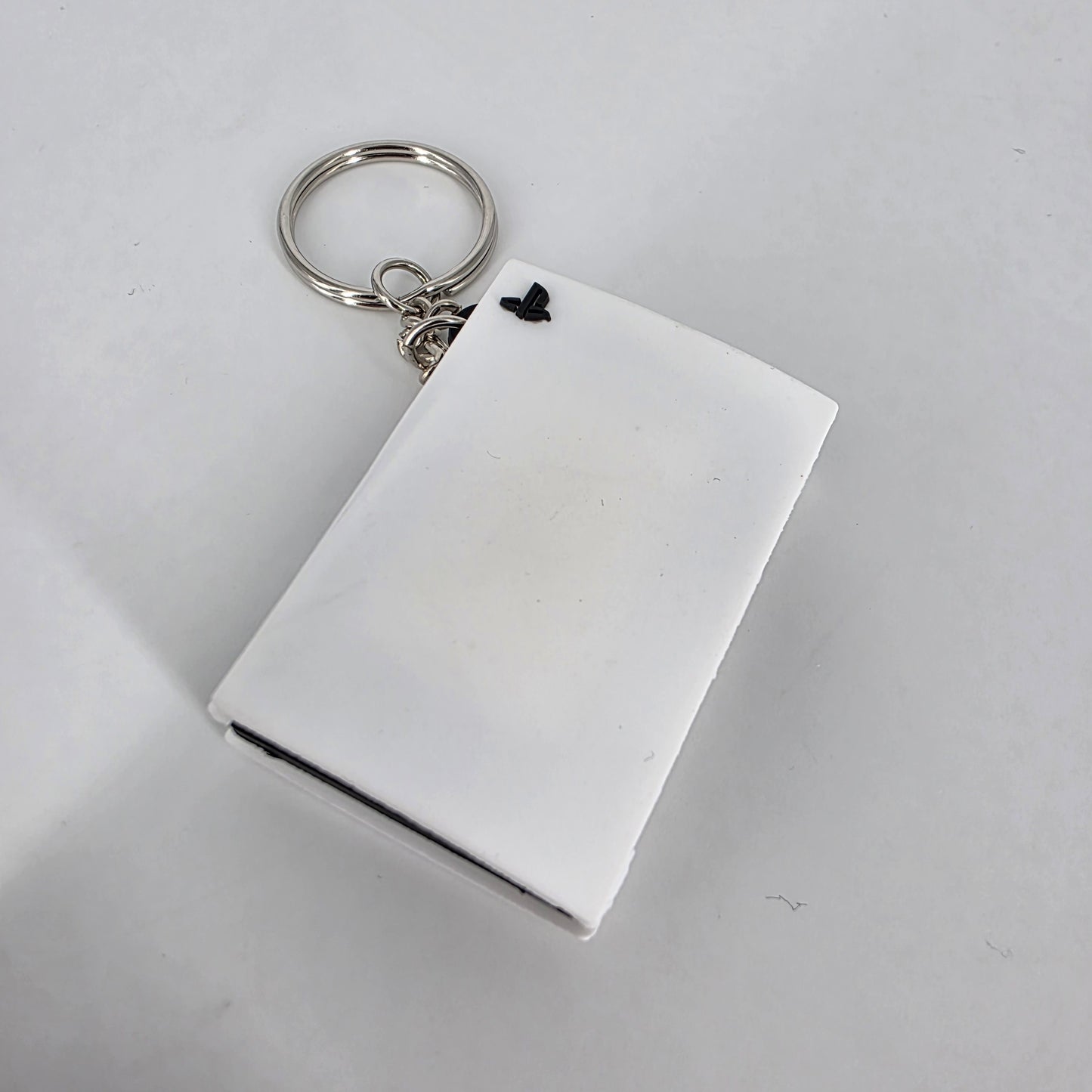 Romela Keychain PS5 Console White – Silicone