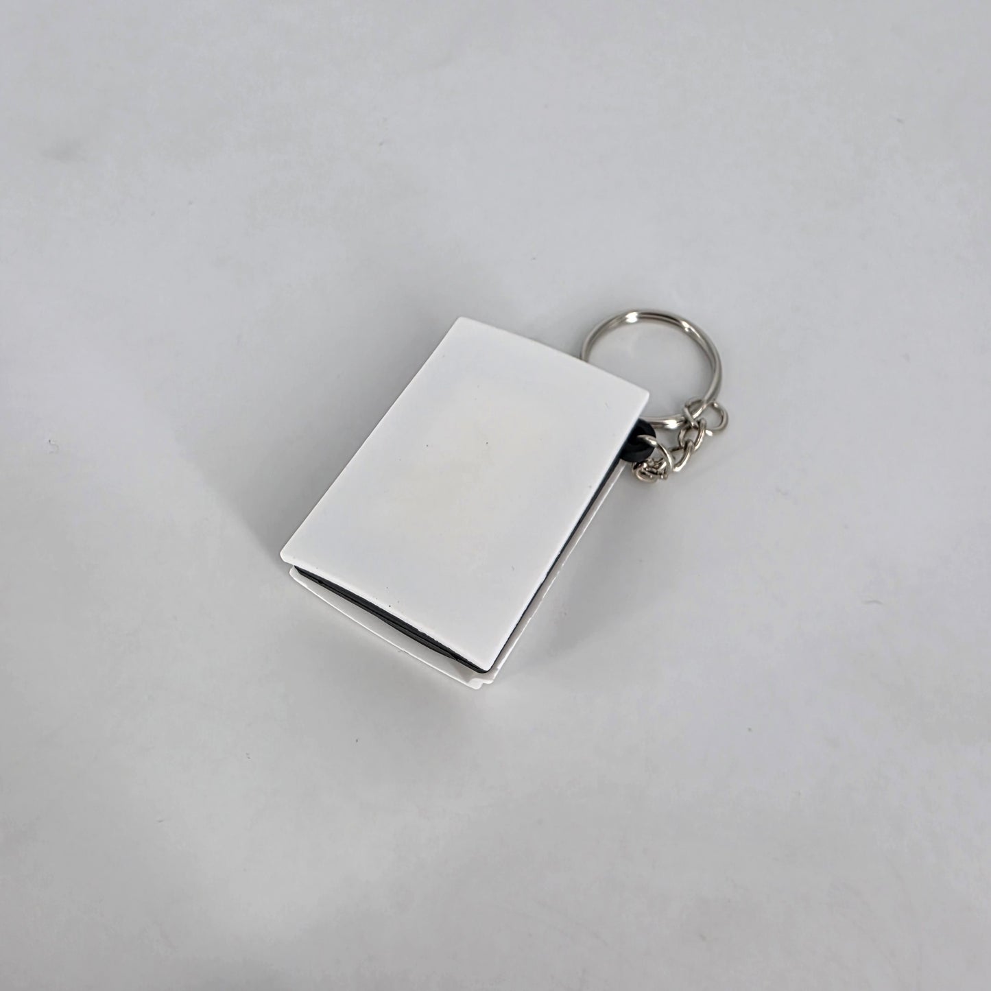 Romela Keychain PS5 Console White – Silicone