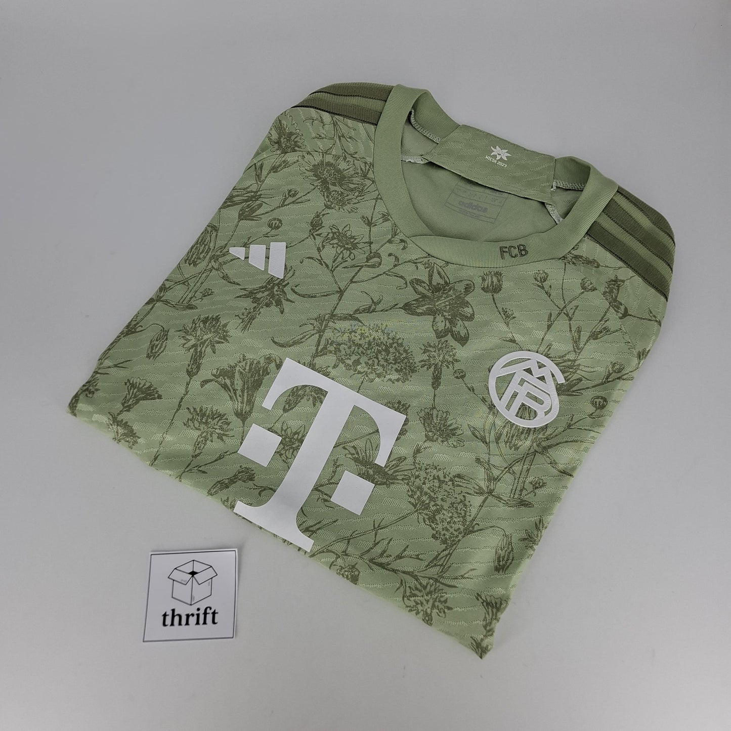 Bayern Munich 22/23 Oktoberfest Jersey (L - Player's Edition)