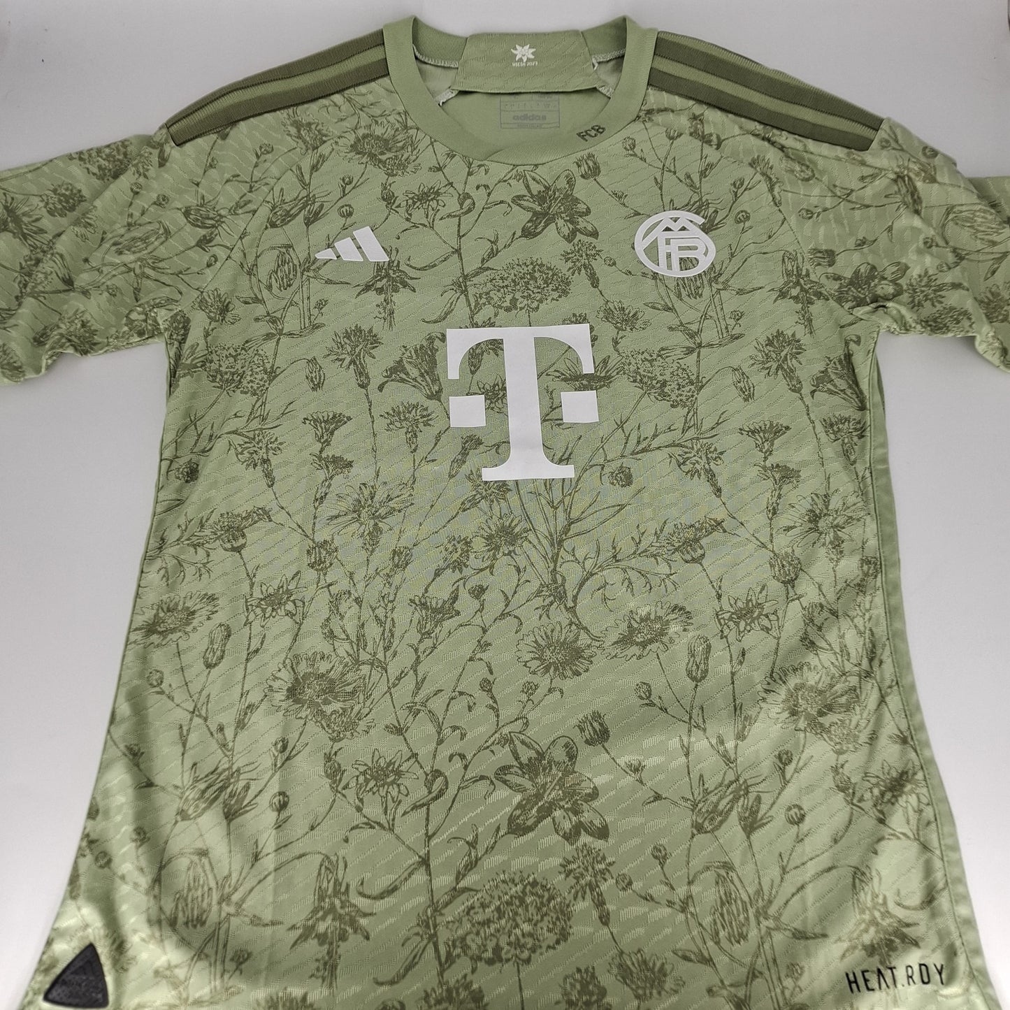 Bayern Munich 22/23 Oktoberfest Jersey (L - Player's Edition)