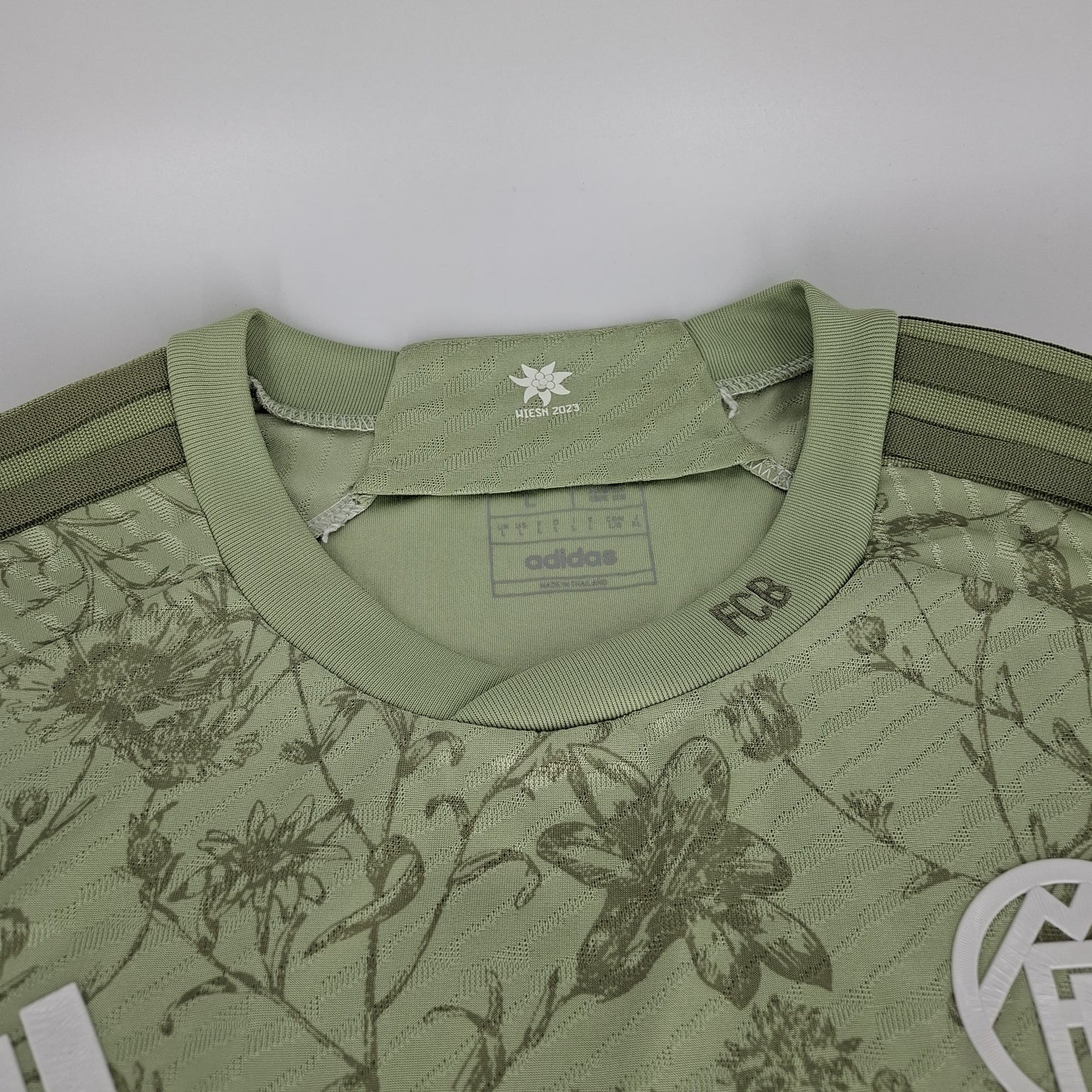 Bayern Munich 22/23 Oktoberfest Jersey (L - Player's Edition)