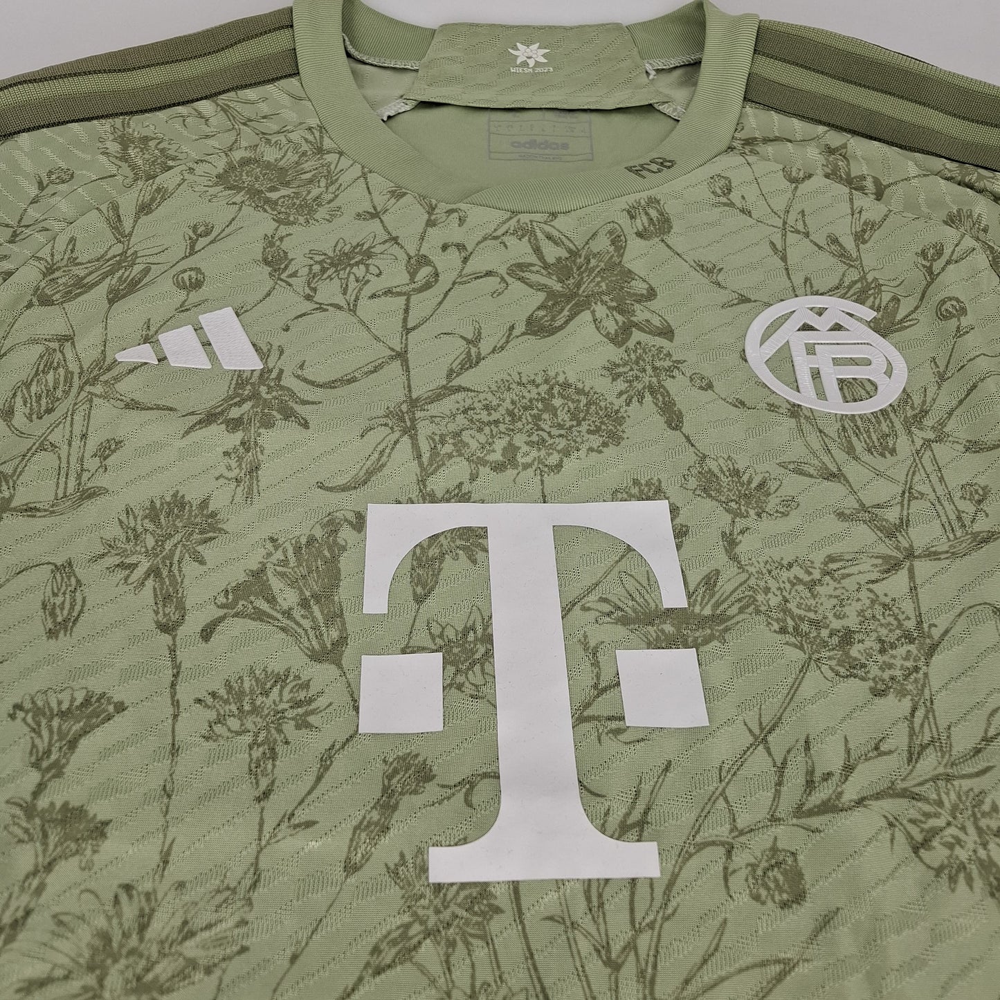 Bayern Munich 22/23 Oktoberfest Jersey (L - Player's Edition)