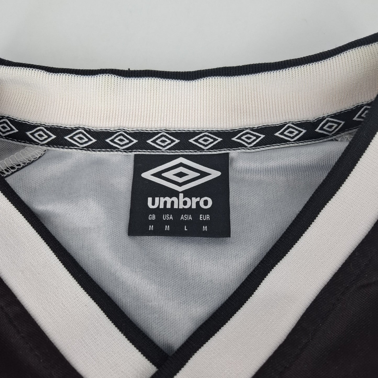 Umbro Sports Jersey - Black and White (M)