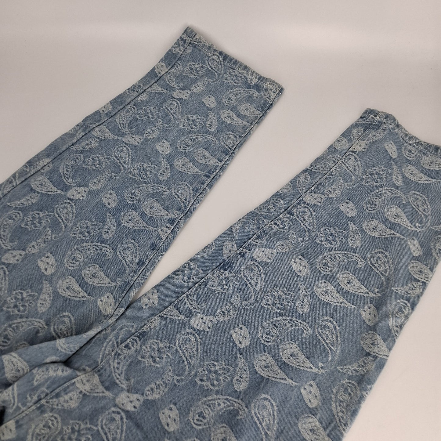 Shein Paisley-Pattern Light Wash Jeans (32)